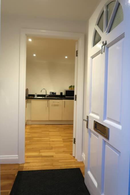 ***Spotless, Bright 1 Double Bed Apartment*** Bath Dış mekan fotoğraf