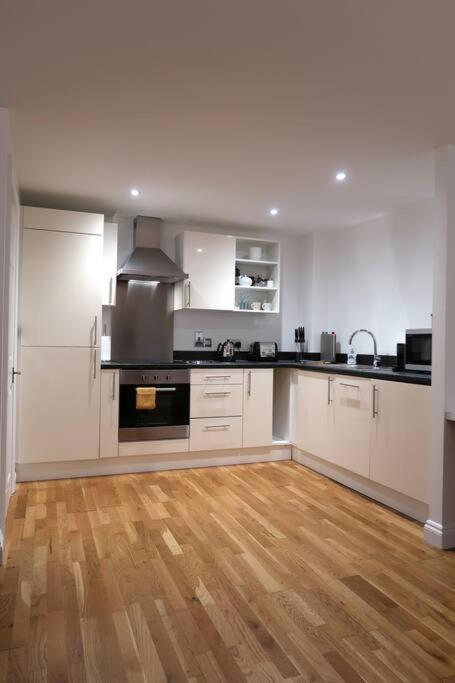 ***Spotless, Bright 1 Double Bed Apartment*** Bath Dış mekan fotoğraf